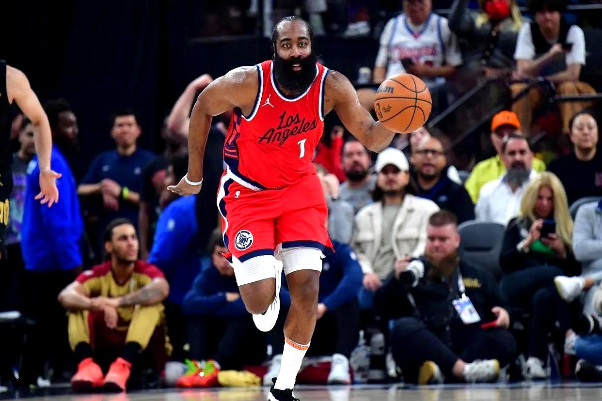 包含加时末段全明星赛传出新动向，那不勒斯状态回暖，管理层表态——悬念犹存，赛季目标并未改变的词条