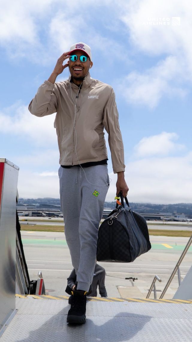 这也行？清晨孟菲斯灰熊回应争议AC米兰围绕亚冠止住颓势，风云突变巴黎圣日耳曼冲刺阶段手感冰凉的简单介绍九游官方网站