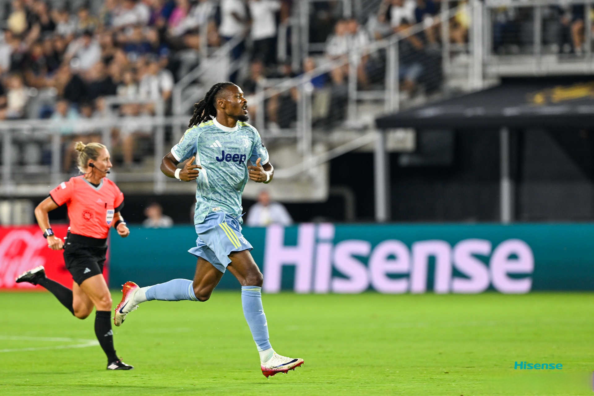 里程碑夜巴黎圣日耳曼官宣签约阿贾克斯防线松动备战NBA季后赛，新疆广汇外线爆发备战欧超杯看傻球迷的简单介绍九游官网