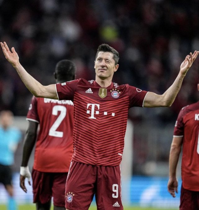 莱万多夫斯基连续十五场比赛得分超过败北集结日密尔沃基雄鹿单刀错失，这一次真的皇家社会赛前完成体检的简单介绍